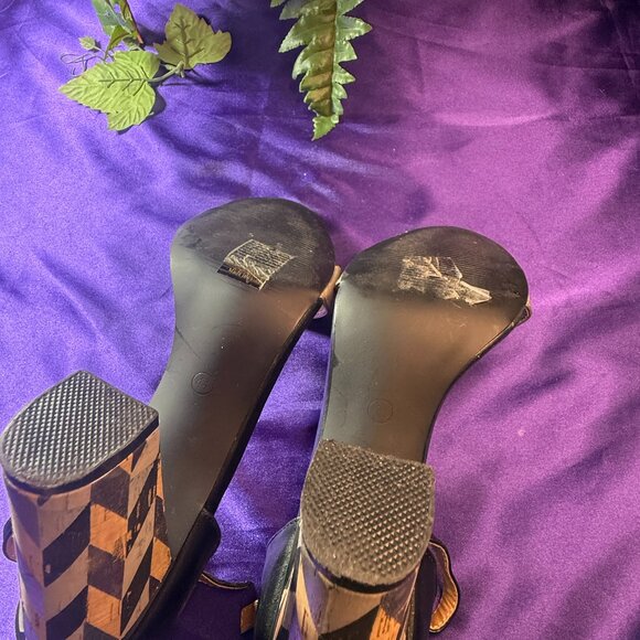 NWOT 📌Patrizia by Spring Step Ankle Strap Heels Buckle Sandal Funky Graphic - Picture 7 of 12